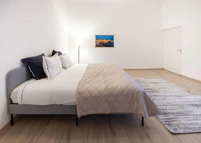 Second District Charming Flat